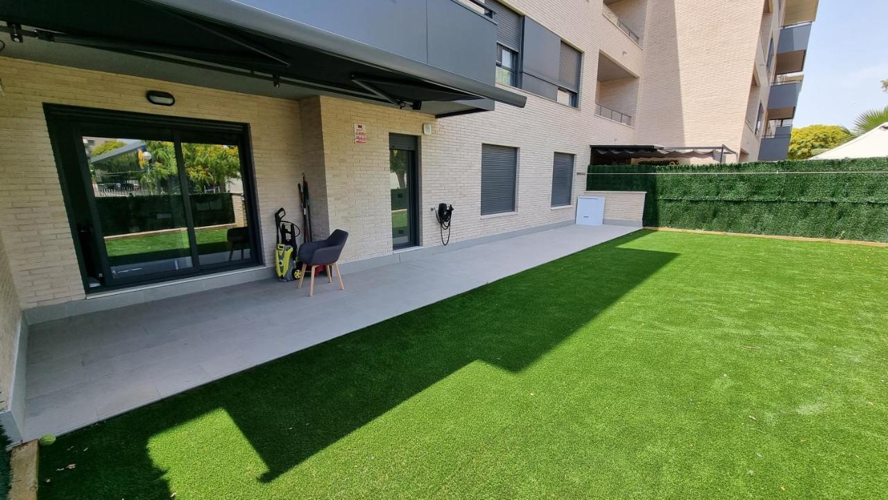 Apartamento diseño con jardín privado a 100 metros del mar Torredembarra Exterior foto