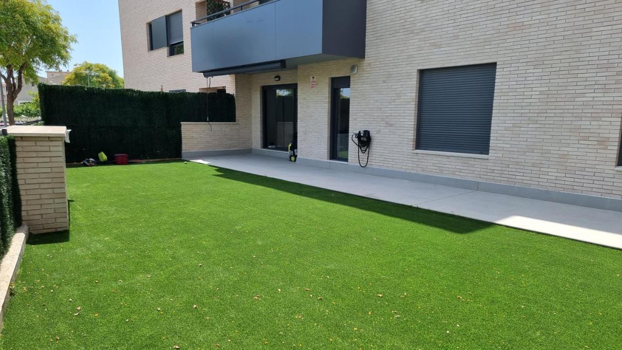 Apartamento diseño con jardín privado a 100 metros del mar Torredembarra Exterior foto