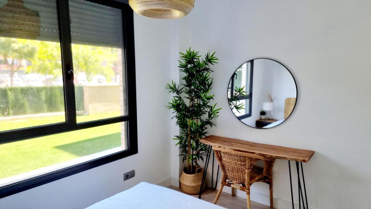 Apartamento diseño con jardín privado a 100 metros del mar Torredembarra Exterior foto